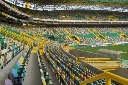 Γι’ αυτό το γήπεδο της Σπόρτινγκ έχει πολύχρωμα καθίσματα