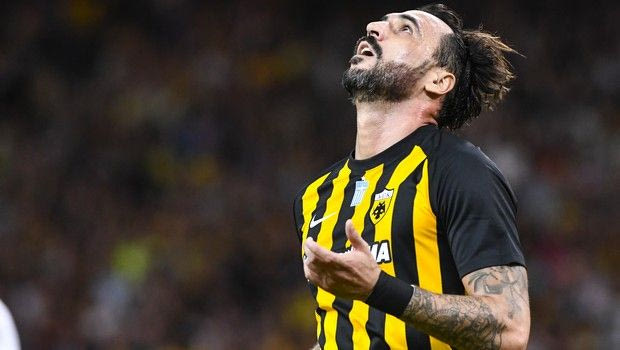 Πανηγύρισε και ο Αλμέιδα το λυτρωτικό γκολ του Λιβάγια