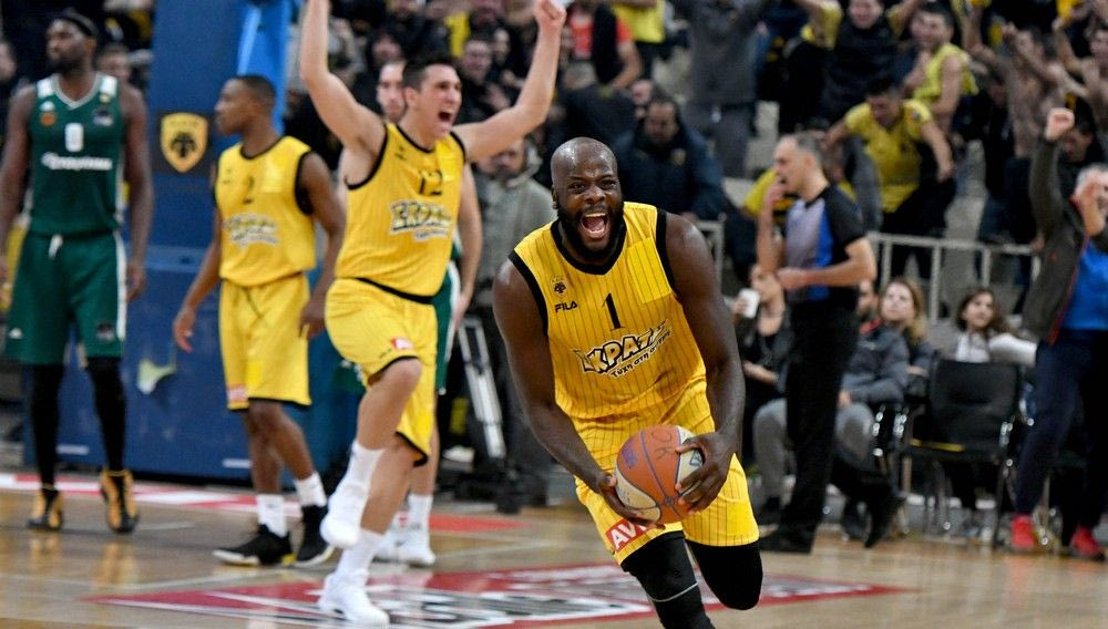 Η βασίλισσα ΑΕΚ την πρόκριση, στο βούρκο ο… βάτραχος Παναθηναϊκός