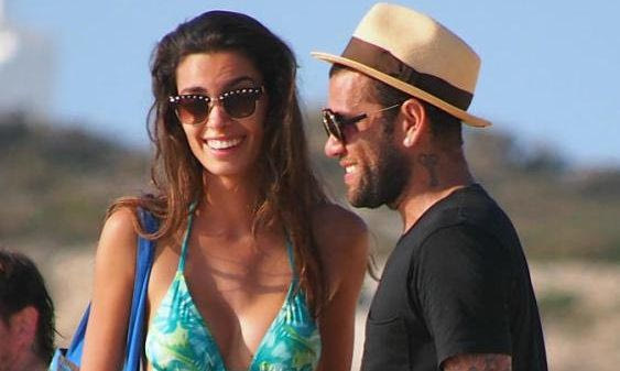 Ξέφυγε ο Ντάνι Άλβες: Η σέξι φωτογραφία με τη σύντροφό του