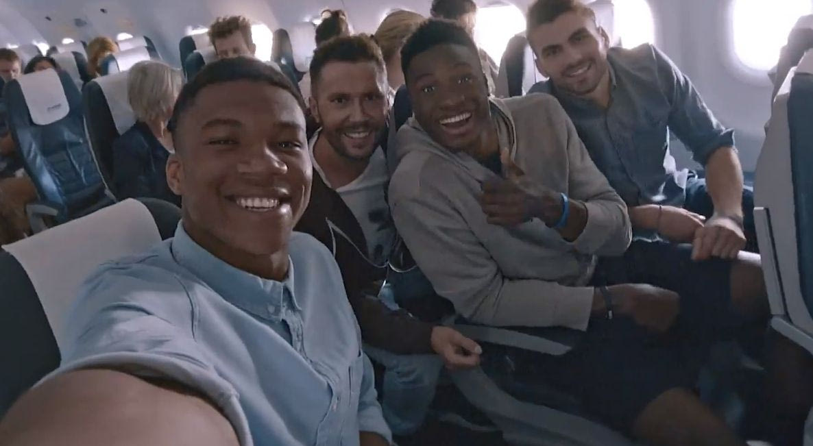 Γιάννης και Θανάσης Αντετοκούνμπο έκαναν το γύρο του κόσμου σε… 1 λεπτό!