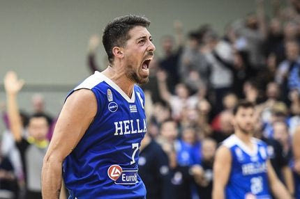 Αθηναίου είσαι τρέλα με τη γαλανόλευκη φανέλα