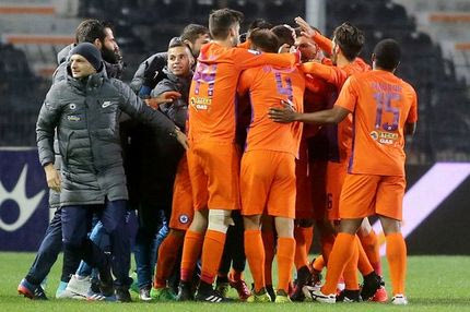 Νυχτερινό χαλάρωμα στην Κέρκυρα με άδεια Κάναντι