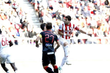 Καλλονή με μαντήλα καθήλωσε το “Καραϊσκάκης!”