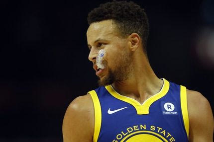 Τα βάζει και με το… πόδι ο Κάρι!