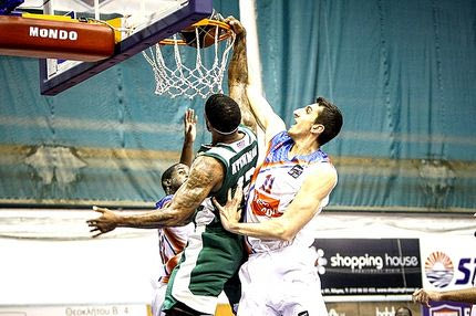 Στη Νέα Σμύρνη ο Ντένμον “ξεμπούκωσε”