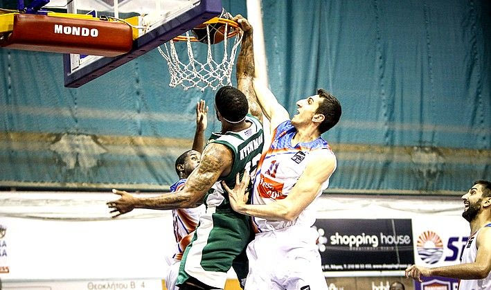 Στη Νέα Σμύρνη ο Ντένμον “ξεμπούκωσε”