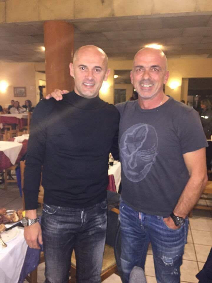 Στο γήπεδο “σκοτώνονταν” και τώρα αγκαλιασμένοι