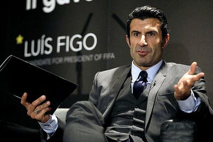 O Φίγκο 17 χρόνια μετά εκνευρίζει πάλι όλη την Καταλονία