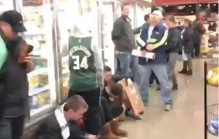 Ούτε σε τράπεζα 31 του μηνός τέτοια ουρά για τον Γιάννη!