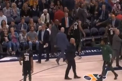 Έξαλλος ο Giannis: “WTF” και πέταγμα καρέκλας!