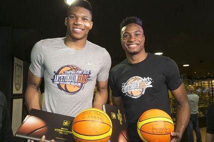 Ο Θανάσης έβαλε τον Γιάννη να παλέψει με το θηρίο!