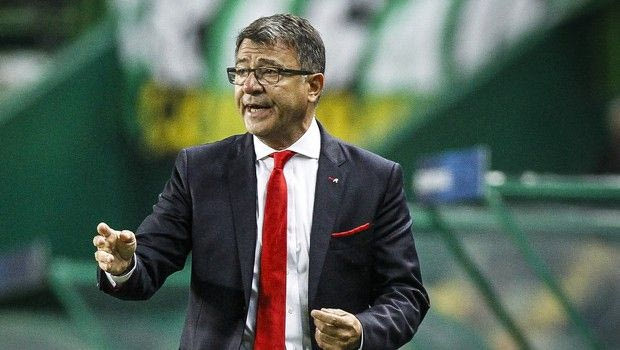 Την έκανε την έκπληξή του ο Λεμονής