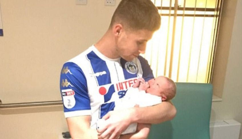 Πέτυχε δύο γκολ κι έγινε αλλαγή για να προλάβει τη γέννηση του γιου του!