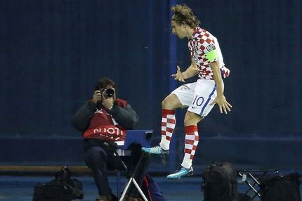 Το άλμα… στο Θεό του Μόντριτς μετά το γκολ