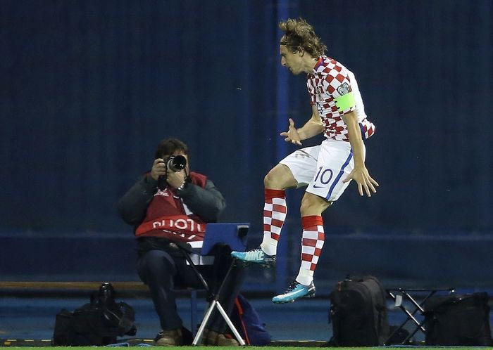 Το άλμα… στο Θεό του Μόντριτς μετά το γκολ