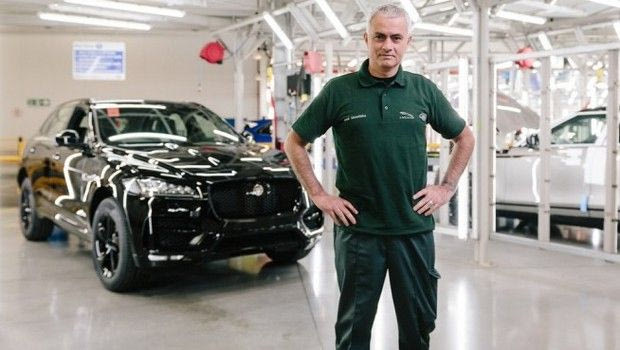 O Mουρίνιο φόρεσε την πράσινη στολή της… Jaguar!