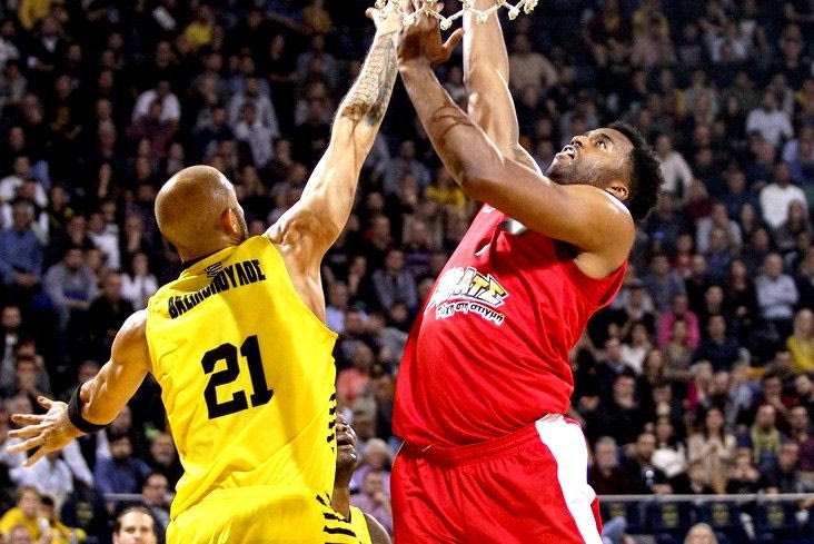 Τρίποντες “βόμβες” του Ολυμπιακού “σκότωσαν” το όνειρο του Αρη