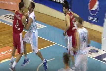 Άγριος τσαμπουκάς Παπαπέτρου με παίκτη του Κολοσσού!