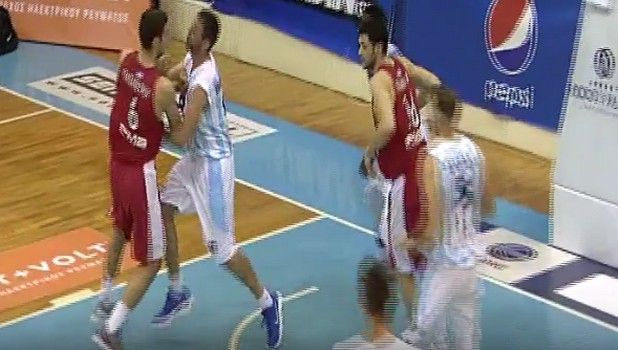 Άγριος τσαμπουκάς Παπαπέτρου με παίκτη του Κολοσσού!