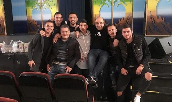 Η προετοιμασία του ΠΑΟΚ για το ντέρμπι έγινε (και) στο θέατρο…