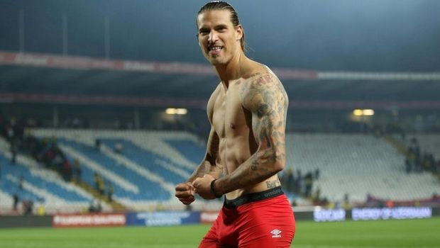 Ο… σέξι Πρίγιοβιτς δηλώνει πιστός