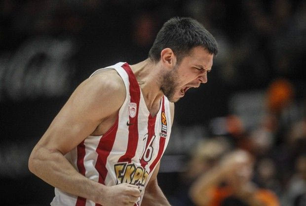 Το “εγκεφαλικό” του Μιλουτίνοφ βούτυρο στο ψωμί του Παπανικολάου