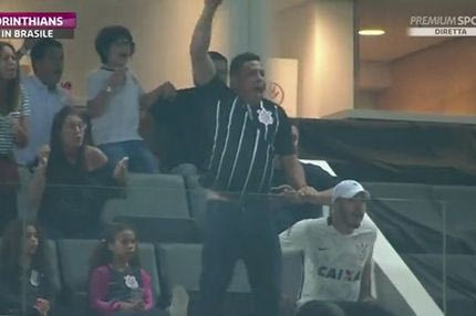 “Τρελάθηκε” και ο Ρονάλντο στην εξέδρα με την Κορίνθιανς!