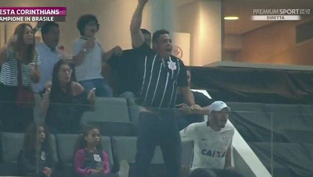“Τρελάθηκε” και ο Ρονάλντο στην εξέδρα με την Κορίνθιανς!