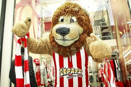 Ο Θρυλέων… κόβει βόλτες στην Ερμού