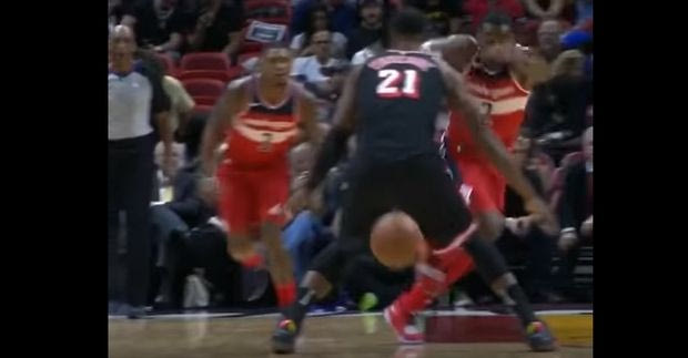 Ο Γουόλ… ντρόπιασε τον Γουάιτσαϊντ