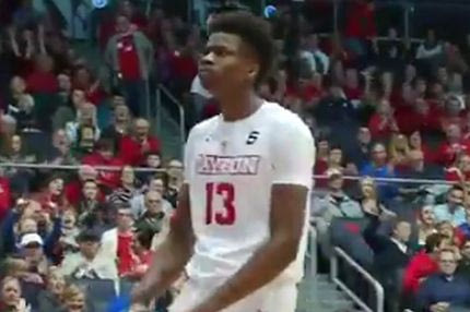 Πανηγύρισε αλά “Greek Freak” ο Κώστας Αντετοκούνμπο