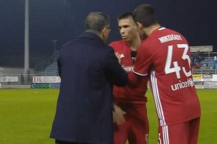 Τρελά νεύρα Τζούρτζεβιτς, έσκισε τη φανέλα του!