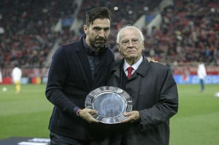 Από τερματοφύλακα σε τερματοφύλακα το βραβείο στο “Καραϊσκάκης”