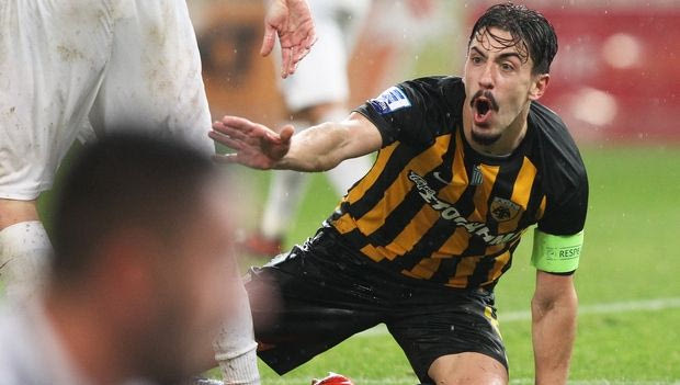 Επικό Χριστουγεννιάτικο δώρο στον Σιμόες!