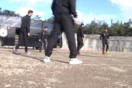 Οι παίκτες της ΑΕΚ έπαιξαν μπάλα στην “Αγιά Σοφιά” και έστειλαν ευχές