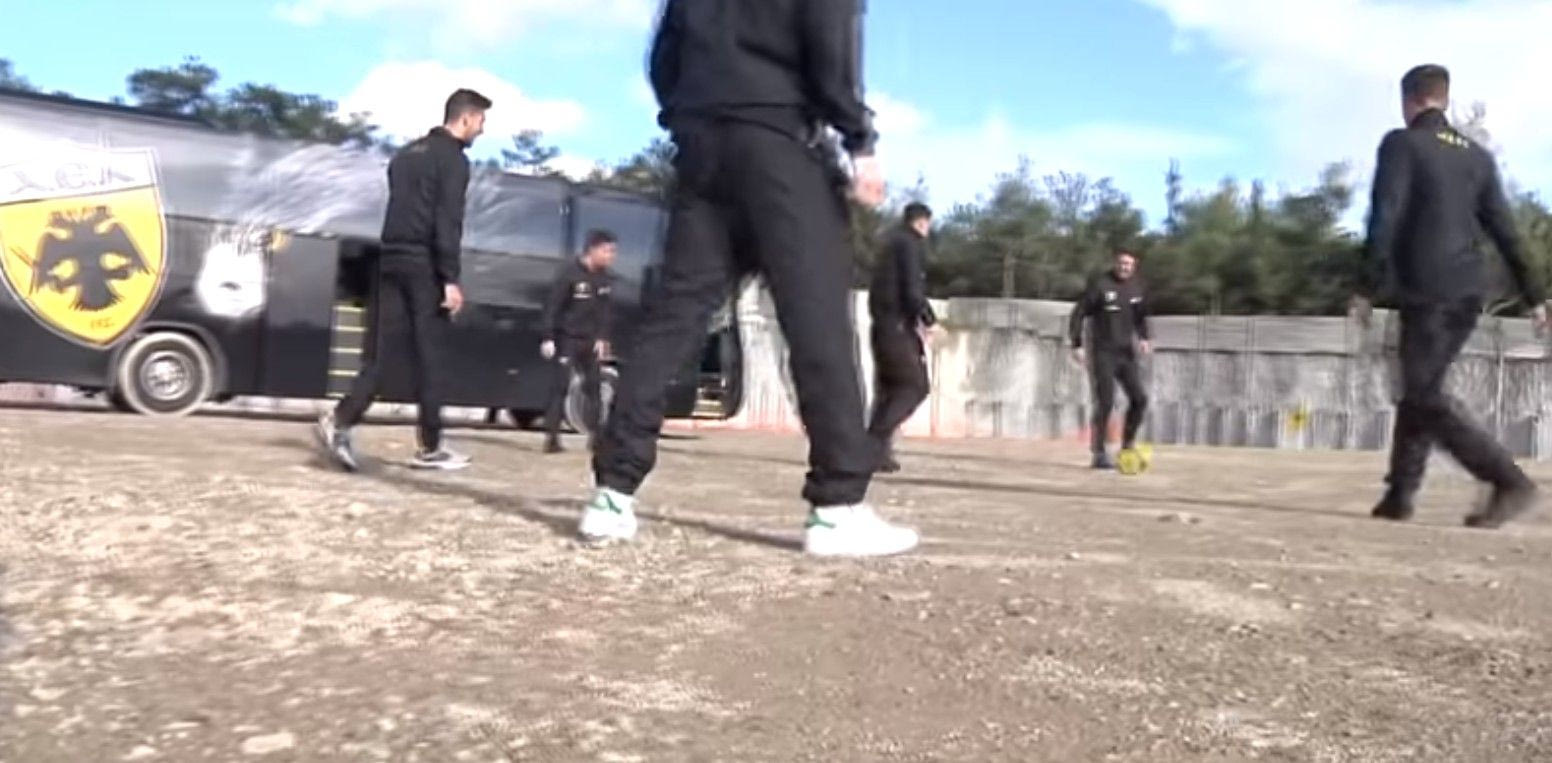 Οι παίκτες της ΑΕΚ έπαιξαν μπάλα στην “Αγιά Σοφιά” και έστειλαν ευχές