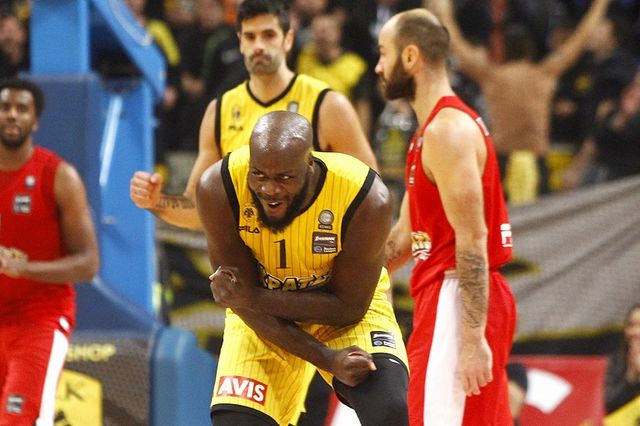 Η ΑΕΚ που δεν… άλλαξε και ο Ολυμπιακός που έχασε την ισορροπία του