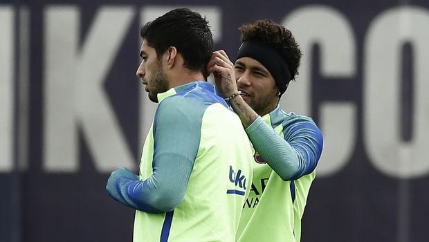 Ο Σουάρες… ρισκάρει βάζοντας το χέρι του στη φωτιά για τον Νεϊμάρ