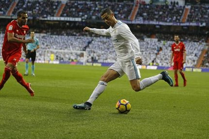 Τους χόρεψε… συρτάκι στην περιοχή ο Κριστιάνο Ρονάλντο