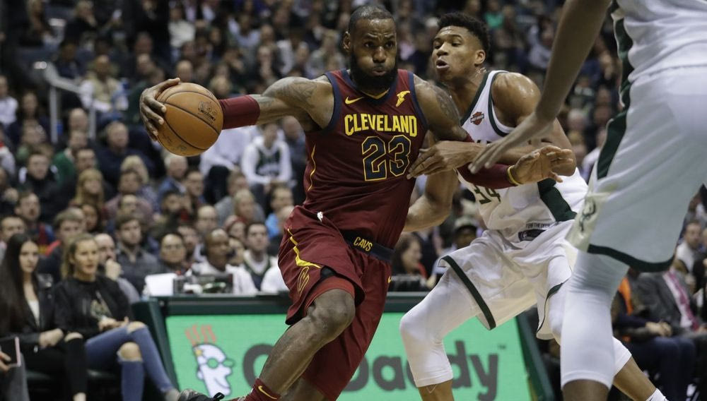 Το τρικ του ΛεΜπρόν με την πλάτη του Γιάννη