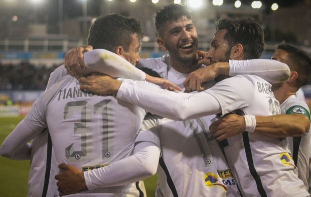 Στα κάγκελα στο Περιστέρι για τις κλήσεις του Σκίμπε