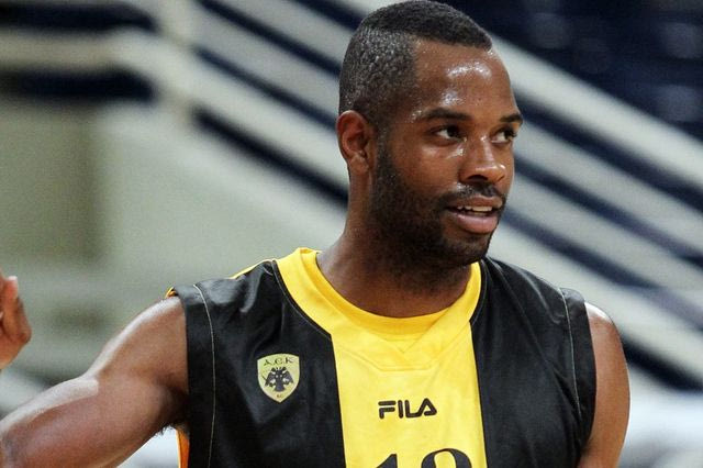 Το αεκτζίδικο μαλλί του Μπάρλοου μόνο… δικέφαλο δεν είχε είχε