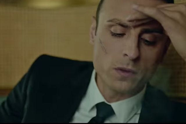 Ο Μπερμπάτοφ ηθοποιός σε ρόλο “νονού”!