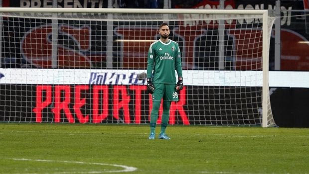 Ο Ντοναρούμα έβαλε τα κλάματα με υβριστικό πανό εις βάρος του!