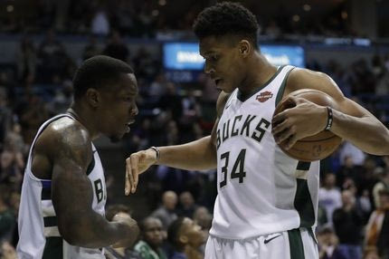 Ο Giannis έφερε τα… δώρα και οι Bucks γύρισαν από το -20!