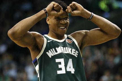 Έτσι γιορτάζει ο Αντετοκούνμπο: με σούπερ καρφώματα και 25άρα!