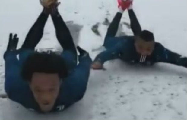 Ποιο… διπλό στη Νάπολι; Πάνω απ’ όλα το χιόνι!