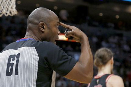 Διαιτητής και Λίβινγκστον λίγο έλειψε να πλακωθούν