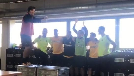 Ο Λάζαρος ήταν ο… μαέστρος στα κάλαντα της ΑΕΚ